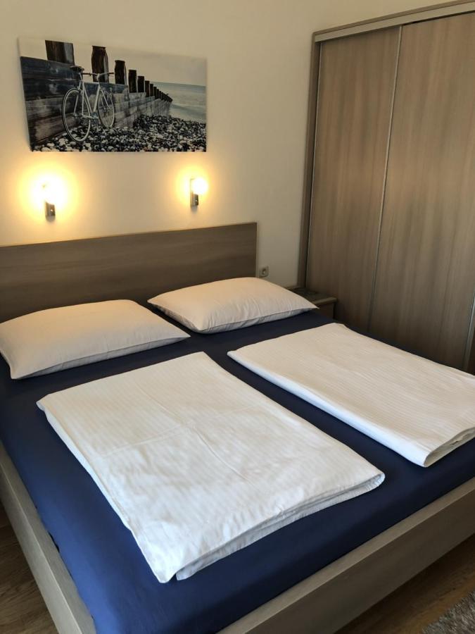 Apartments With A Parking Space Rab - 12383 Banjol ภายนอก รูปภาพ
